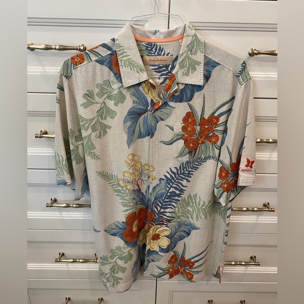 Tommy Bahama Hawaiian Shirt 100 % Silk size M Short Sleeve